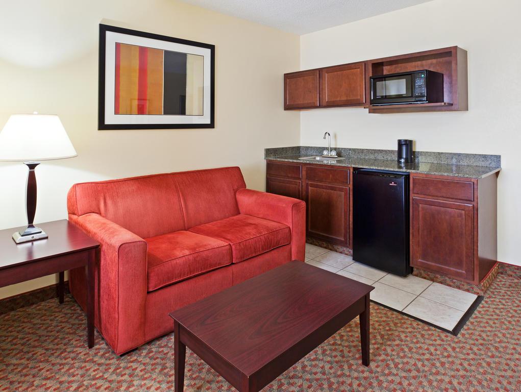 Express & Knoxville Airport By Ihg 2*