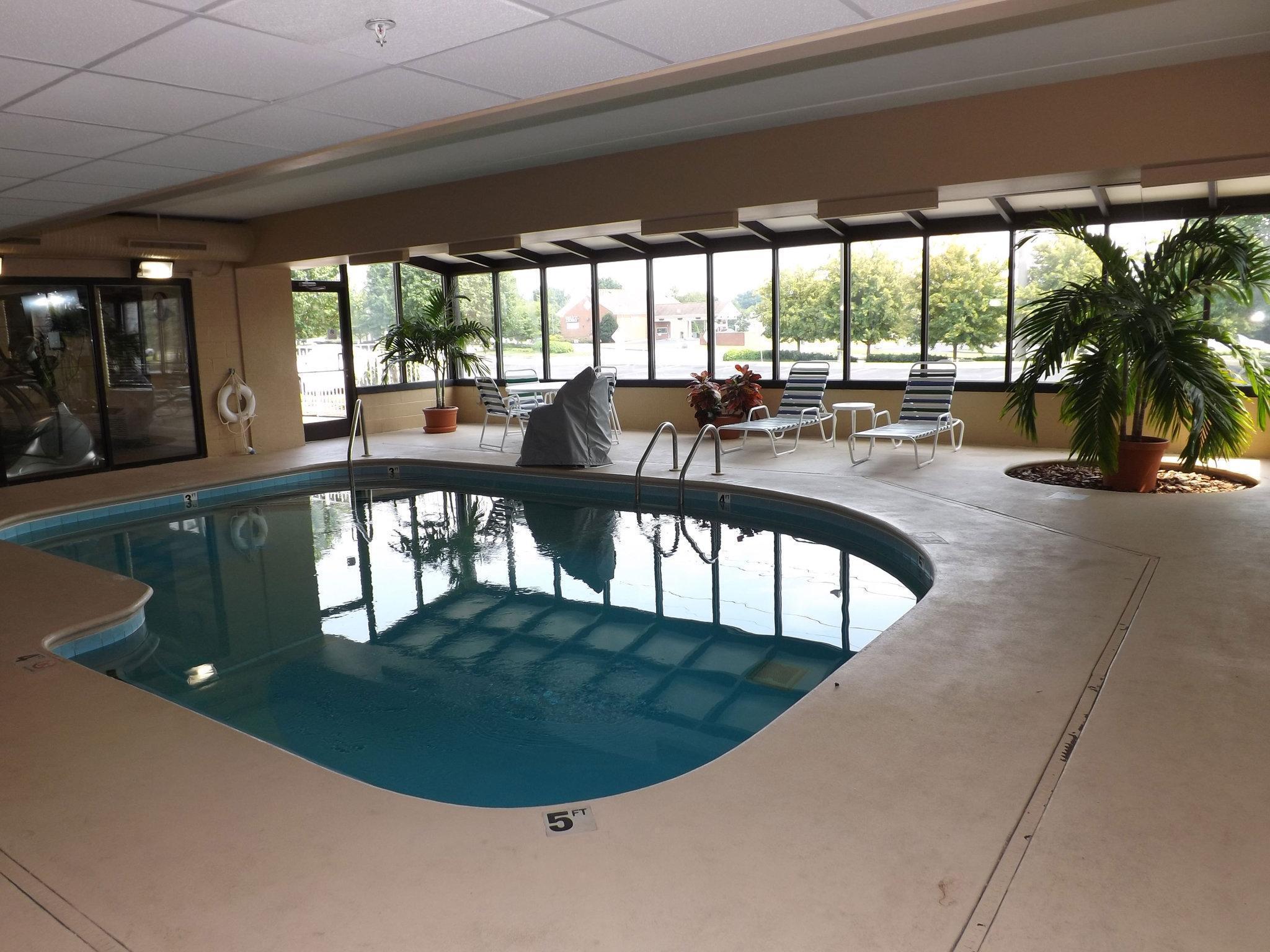 Express & Knoxville Airport By Ihg Hotel 2*