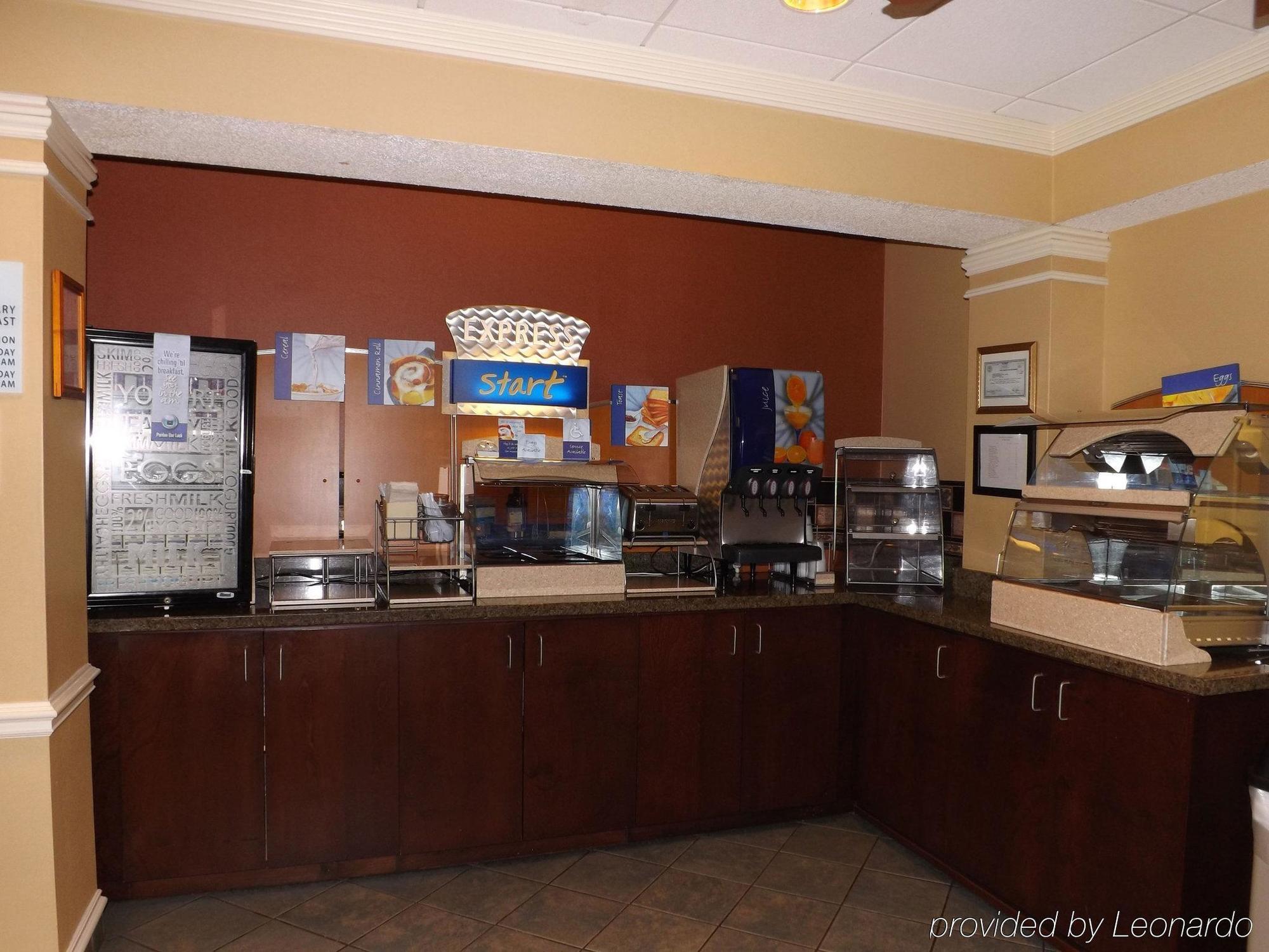Express & Knoxville Airport By Ihg Hotel 2*