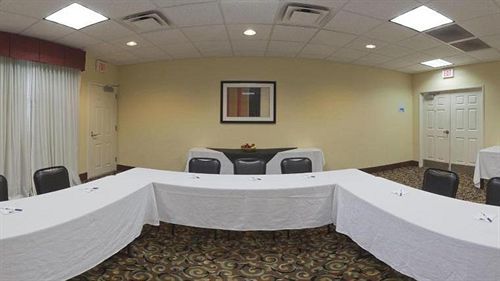 Hotel Express & Knoxville Airport By Ihg 2*