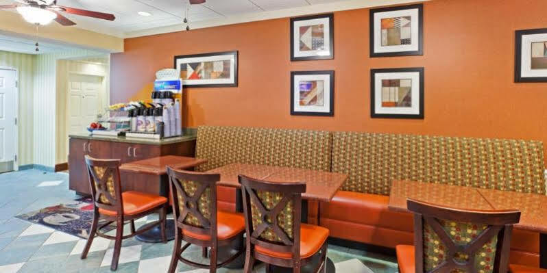 Express & Knoxville Airport By Ihg