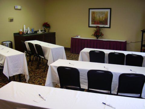 Express & Knoxville Airport By Ihg